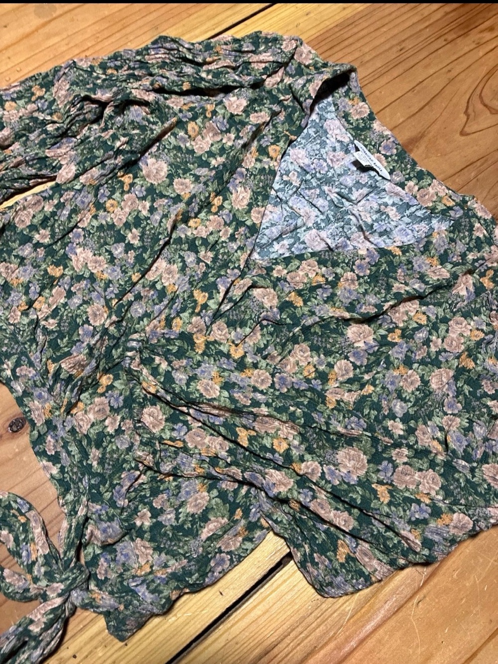 American Eagle Outfitters Floral V-Neck Top in Green and Blush